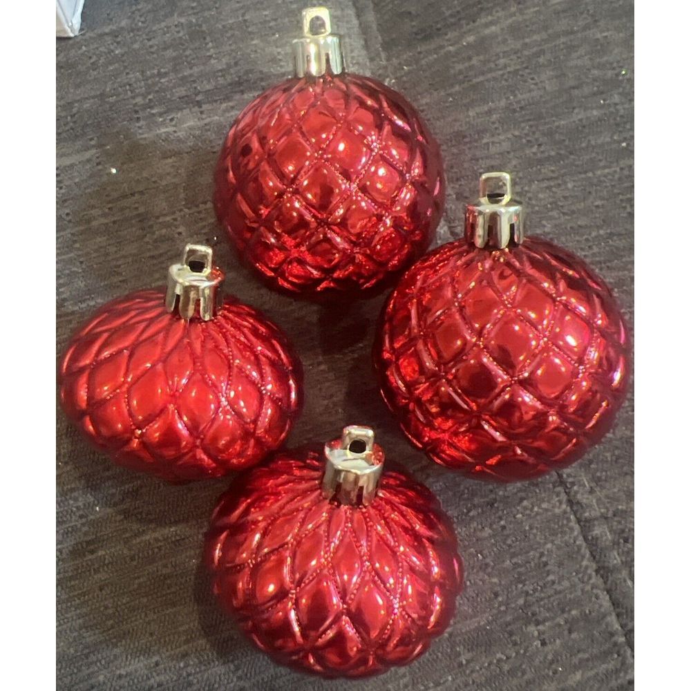 Lot of 4 VNT Red Molded Plastic Un-Breakable Christmas Ornaments 2 Round 2‎ Top